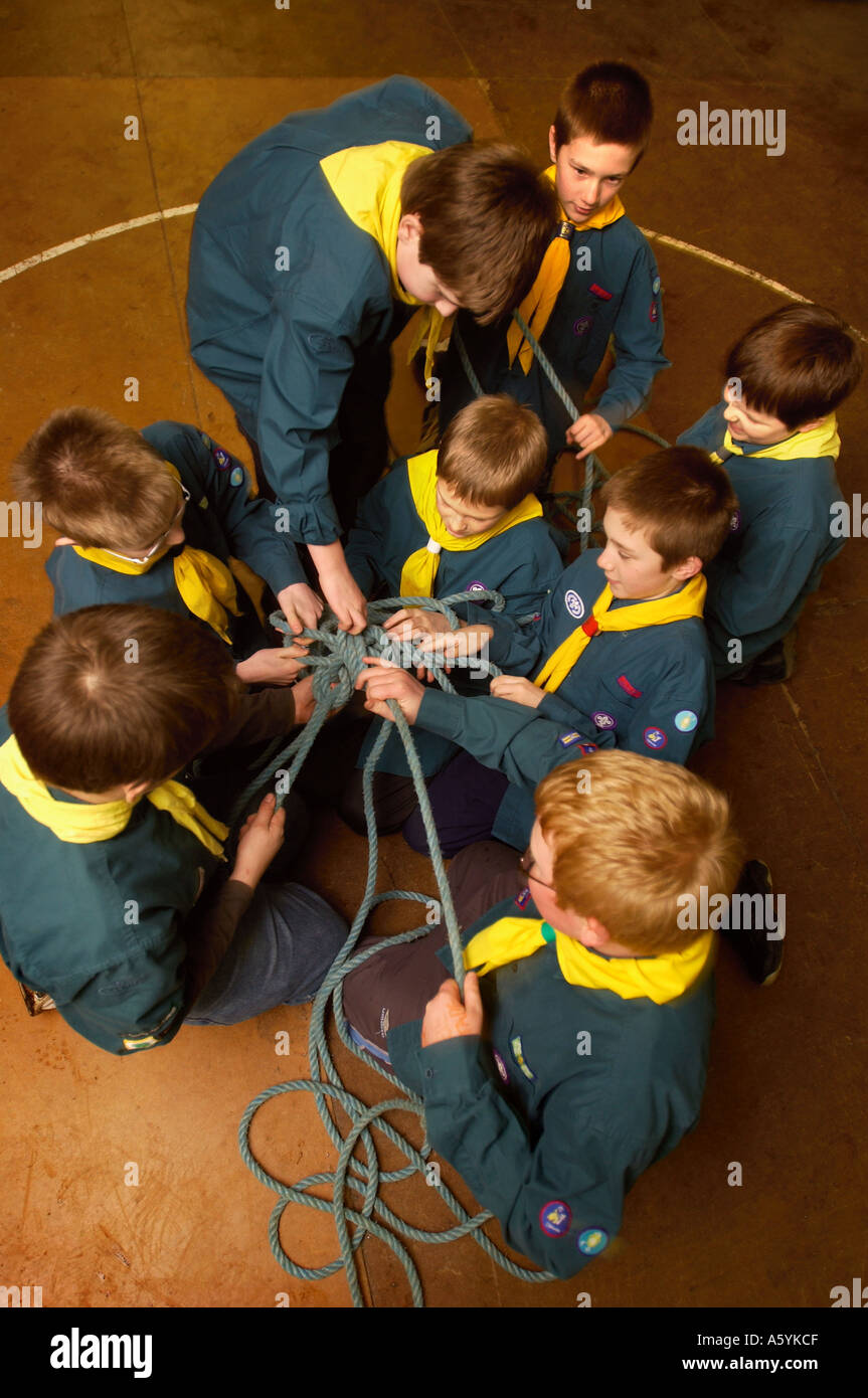 1. ALCESTER SCOUTS WEST WARWICKSHIRE BEZIRK UK BEI IHREN WÖCHENTLICHEN TREFFEN 10. FEBRUAR 2005 NACH VERWEIGERT NATIONALLOTTERIE F Stockfoto