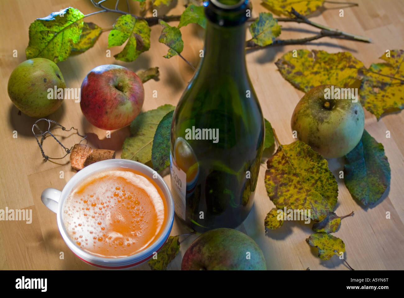 Spezialität-Delikatesse aus Bretagne Tasse Cidre Cidre und Bio-Bio ...