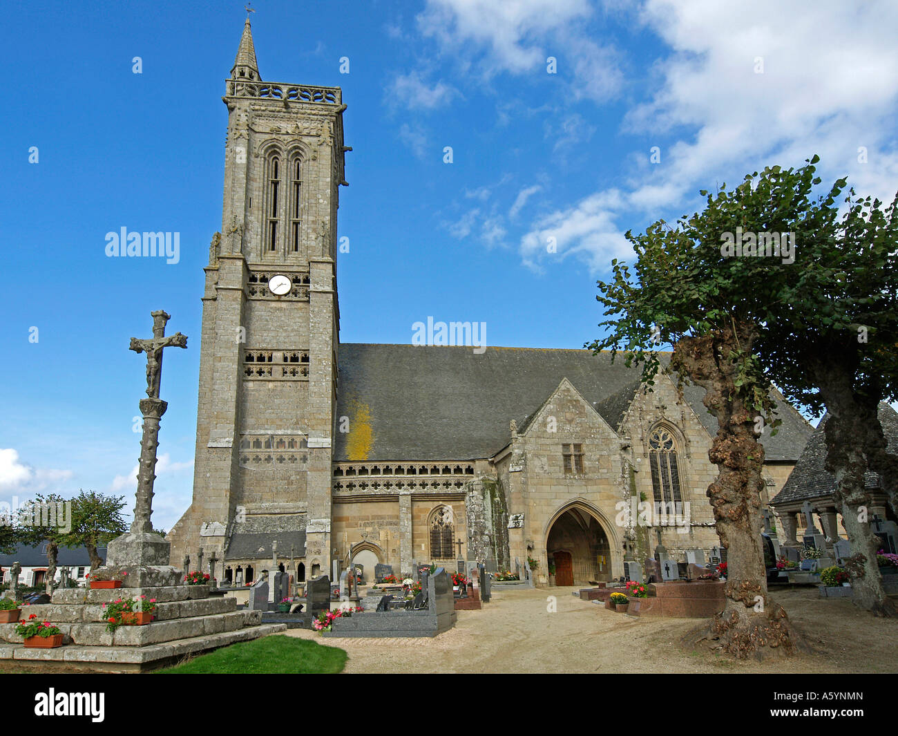 die gotische Kirche Saint Jean du Doigt Finistere Brittany France Stockfoto