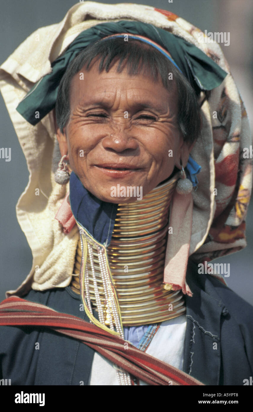 Porträt der Padaung Trägerin Halsringe, Loikaw, Myanmar Stockfoto