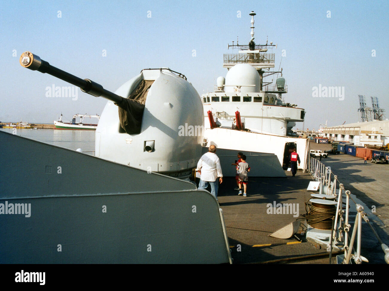 114mm Gewehr HMS Edinburgh königliche Marine Kriegsschiff Besuch in Beirut Libanon Hafen Stockfoto