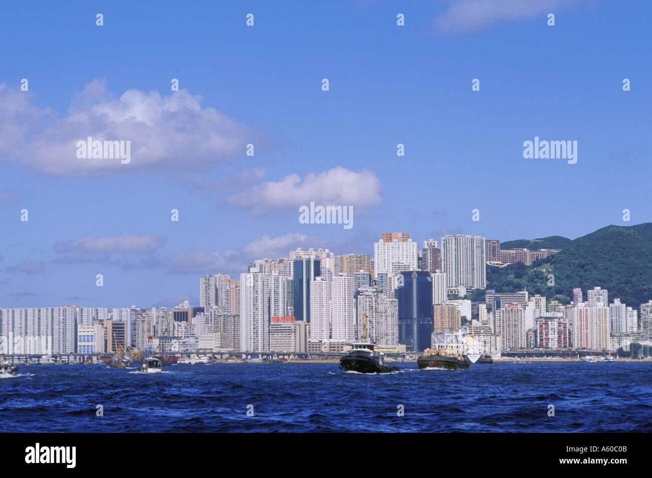 Schiffe-Wolkenkratzer-Skyline Hongkong Stockfoto