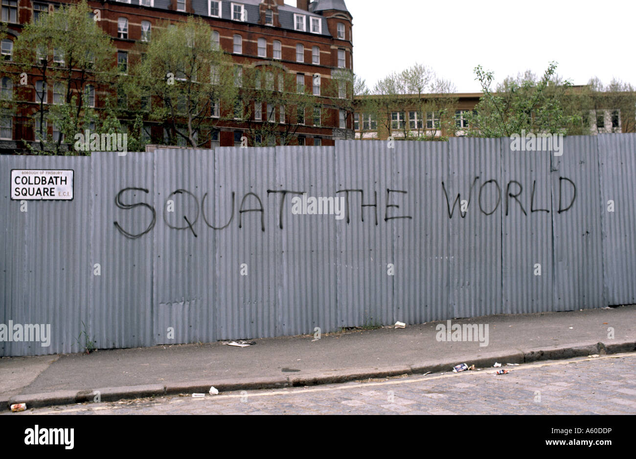 Politische Graffiti an London Wand hocken die Welt sagen Stockfoto