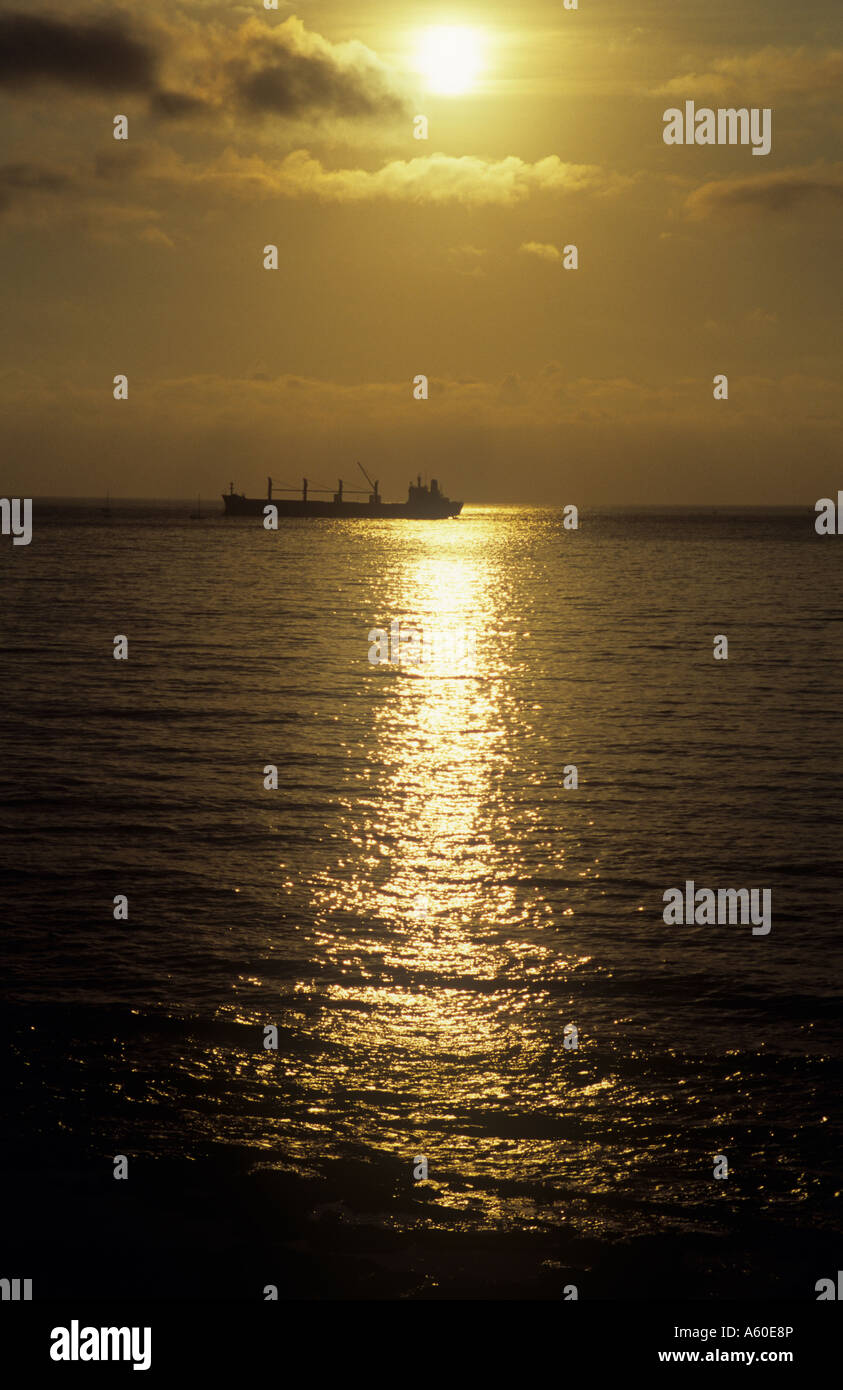 Silhouette des Schiffes. Falmouth Bay. Cornwall UK Stockfoto