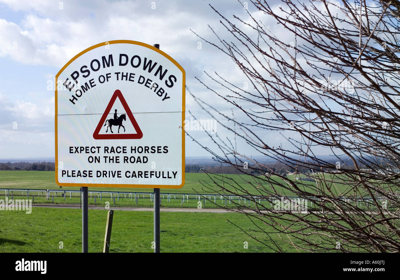 Epsom Downs - die Heimat des Derbys. Schild am Tattenham Corner. Stockfoto