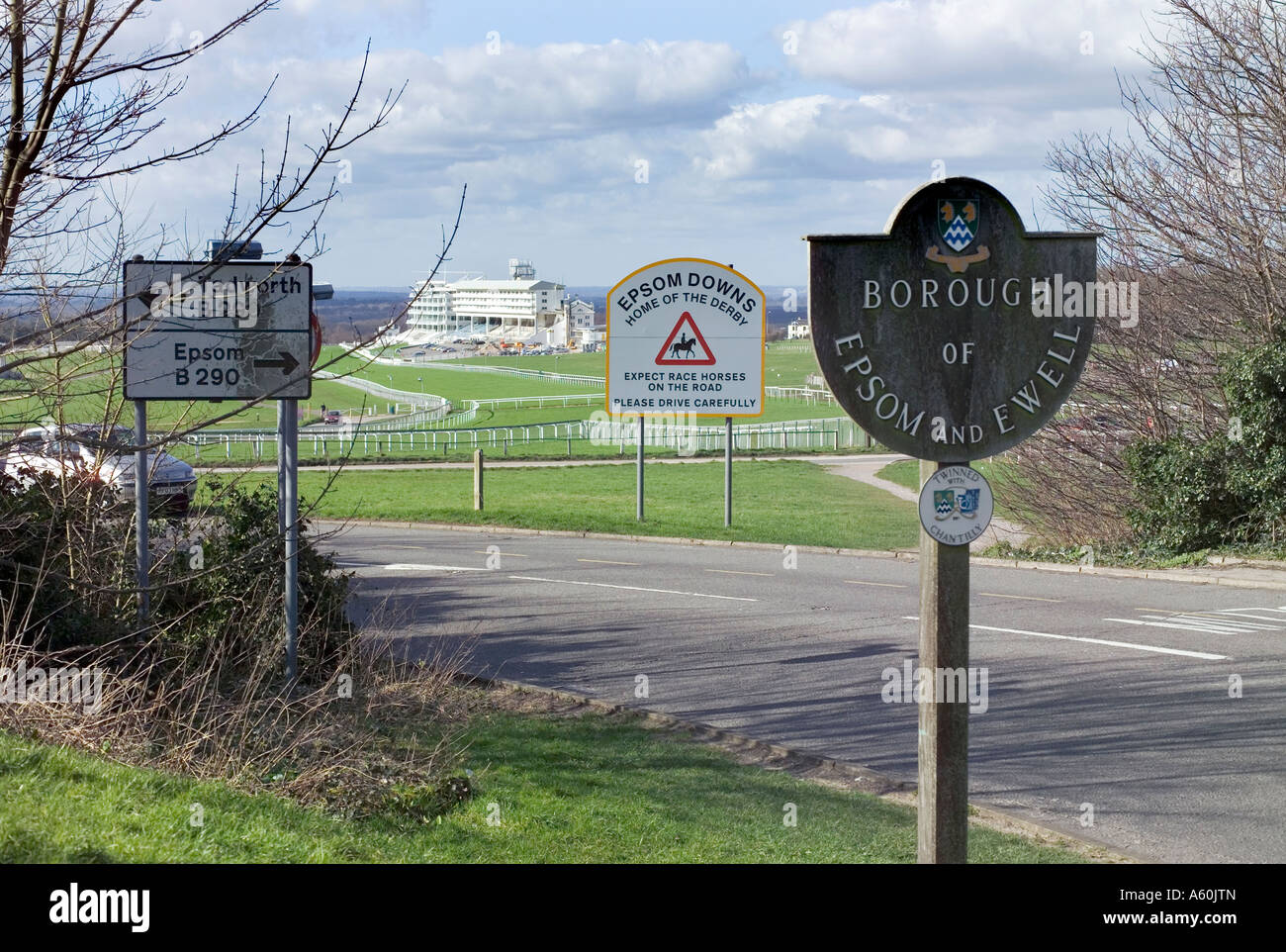 Mit Blick auf die Tribüne, Epsom Racecourse, Home of The Derby. Stockfoto