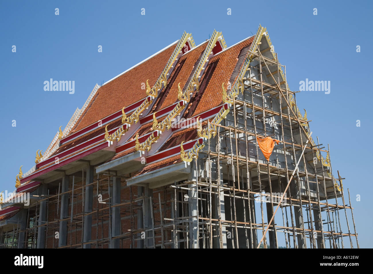 Dachpartie Tempel Museum im Bau mit Bambus Gerüste Phuket Thailand Stockfoto