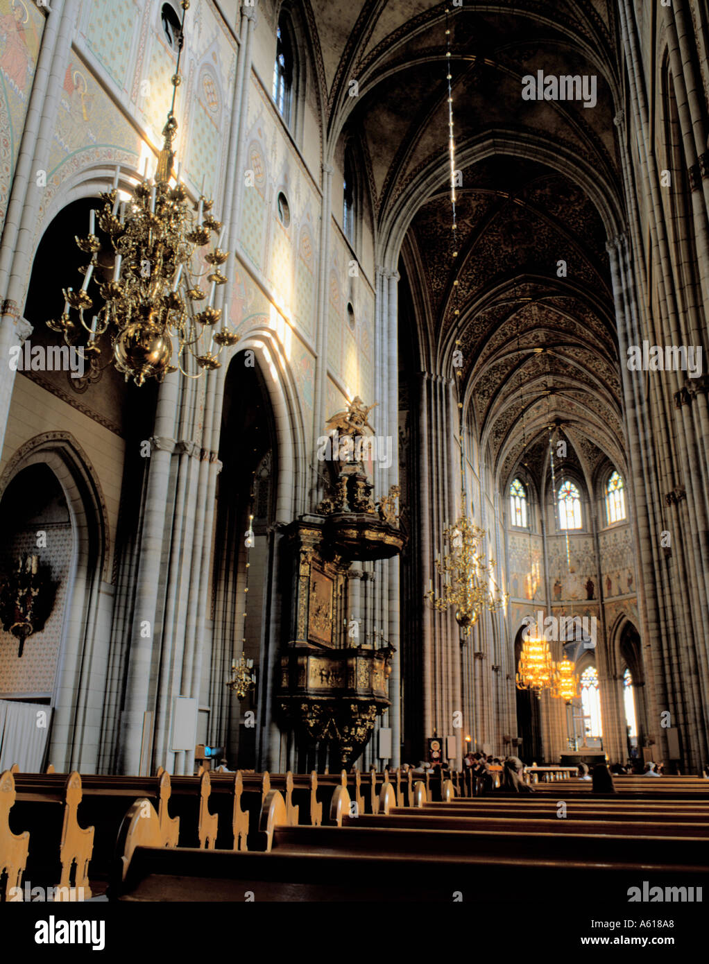 Das Kirchenschiff der St. Eriks Domkyrkan (Uppsala Kathedrale), Uppsala, Uppland, Schweden. Stockfoto