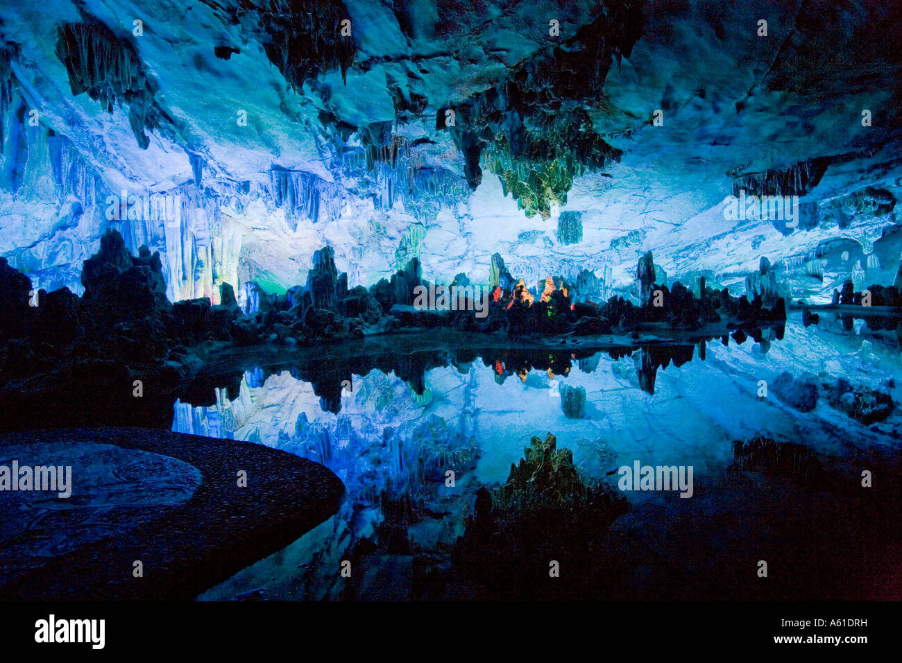 Der Kristallpalast von der Dragon King Reed Flute Höhle Guilin Guangxi Zhuang autonomen Region China JMH2401 Stockfoto