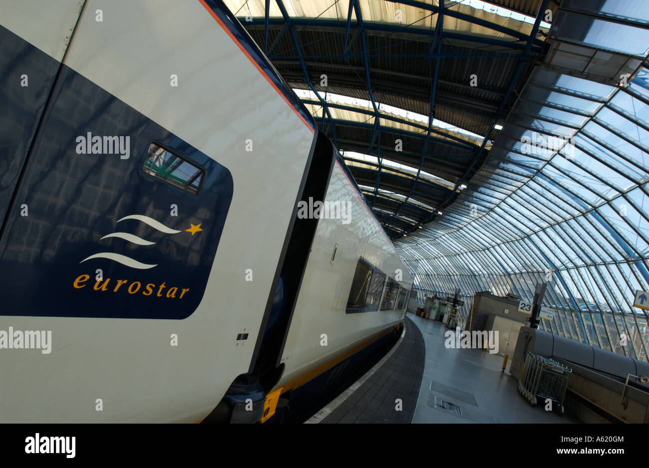 Eurostar-Zug warten am Bahnsteig an der Waterloo Station, London Stockfoto