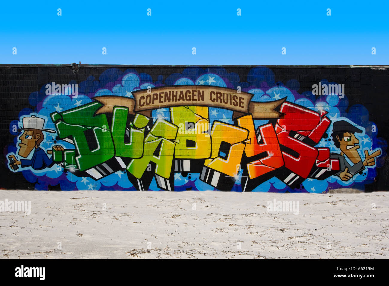 Graffiti auf eine Mauer am Strand Stockfoto