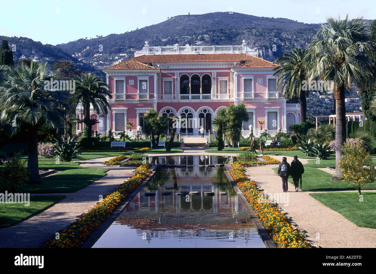 Brunnen Sie vor der Villa, Villa Ephrussi de Rothschild, Cap Ferrat, Saint-Jean-Cap-Ferrat, französische Riviera, Frankreich Stockfoto