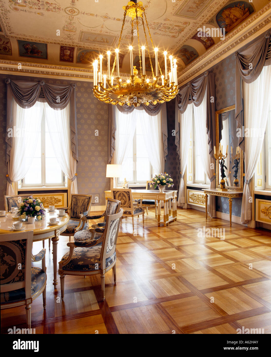 München, Bayerische Staatskanzlei, Blauer Salon Im Prinz-Carl-Palais, Amtszimmer des Ministerpräsidenten Stockfoto