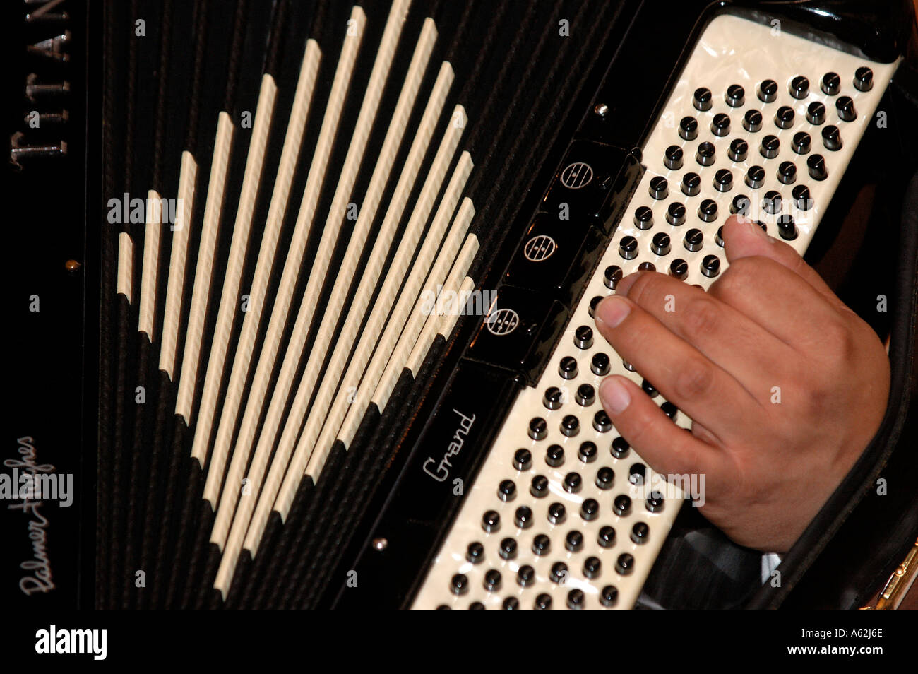 Akkordeon Piano Akkordeon-Musik Musikinstrument Hintergrund Hand spielen  Faltenbalg schließen sich Stockfotografie - Alamy