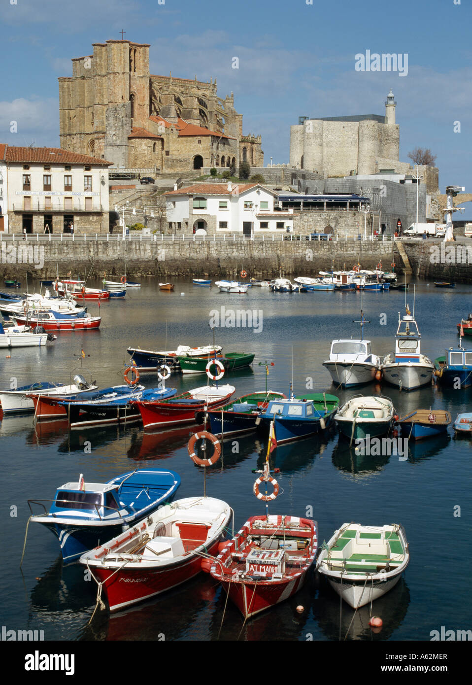 Castro Uridales, Santa Maria Und Burg, Stockfoto