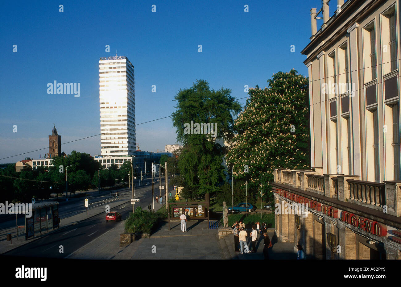 Bürogebäude am Straßenrand, Frankfurt An Der Oder, Brandenburg, Deutschland Stockfoto