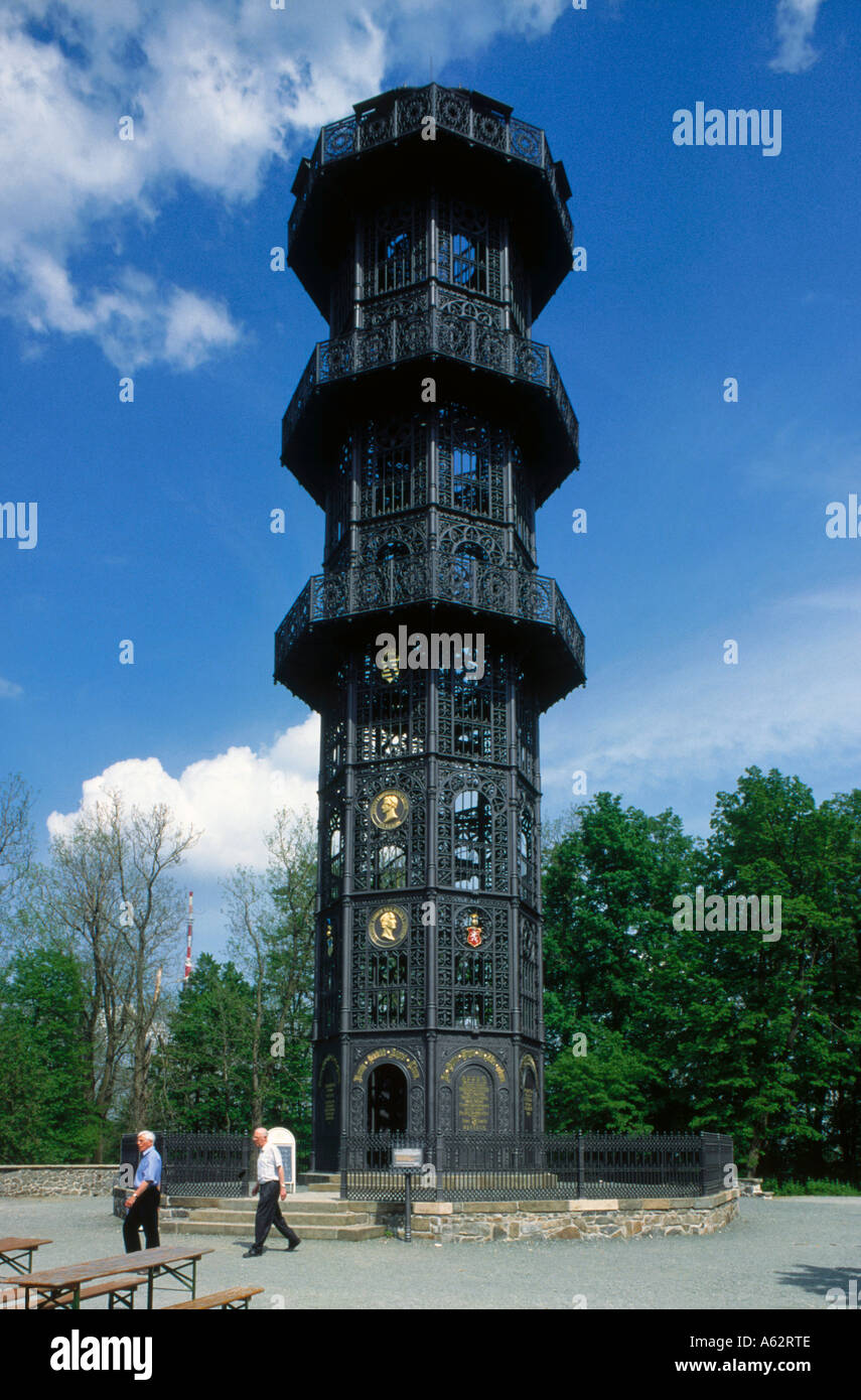 Niedrigen Winkel Ansicht aus Gusseisen Turm, König Friedrich-August-Turm, Löbau, Oberlausitz, Sachsen, Deutschland Stockfoto
