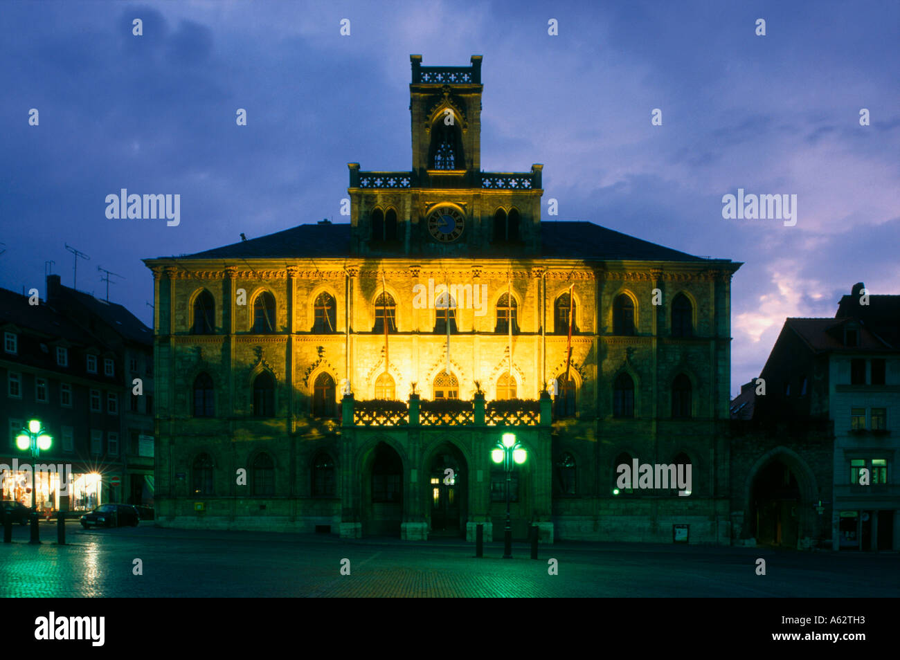 Rathaus Gebäude leuchtet in der Nacht, Weimar, Thüringen, Deutschland Stockfoto