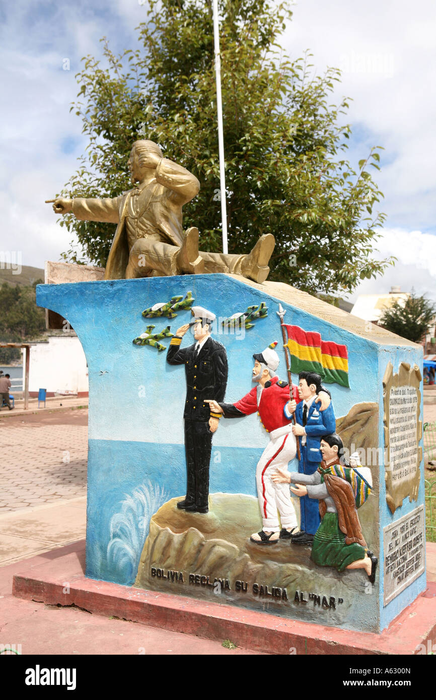 Denkmal zu Ehren Don Edouardo Avaroa am Kai in San Pablo, Titicacasee, Bolivien, Südamerika Stockfoto