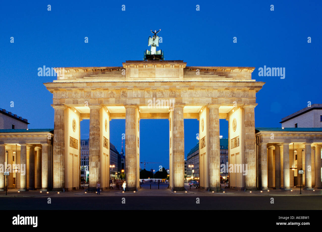 Memorial Tor leuchtet in der Nacht, Brandenburger Tor, Berlin, Deutschland Stockfoto
