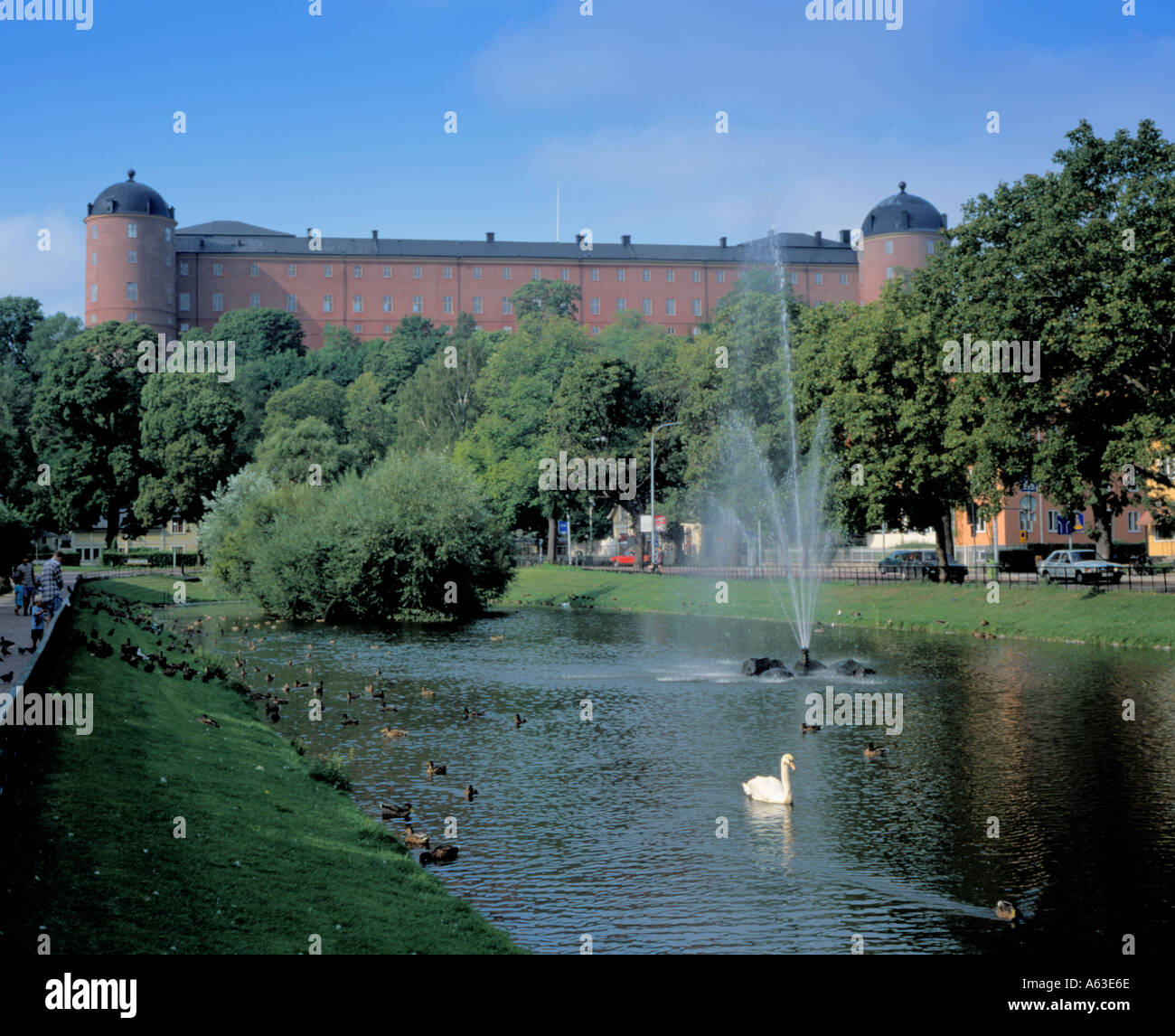 Uppsala Burg über Svandammen, Uppsala, Uppland, Schweden gesehen. Stockfoto