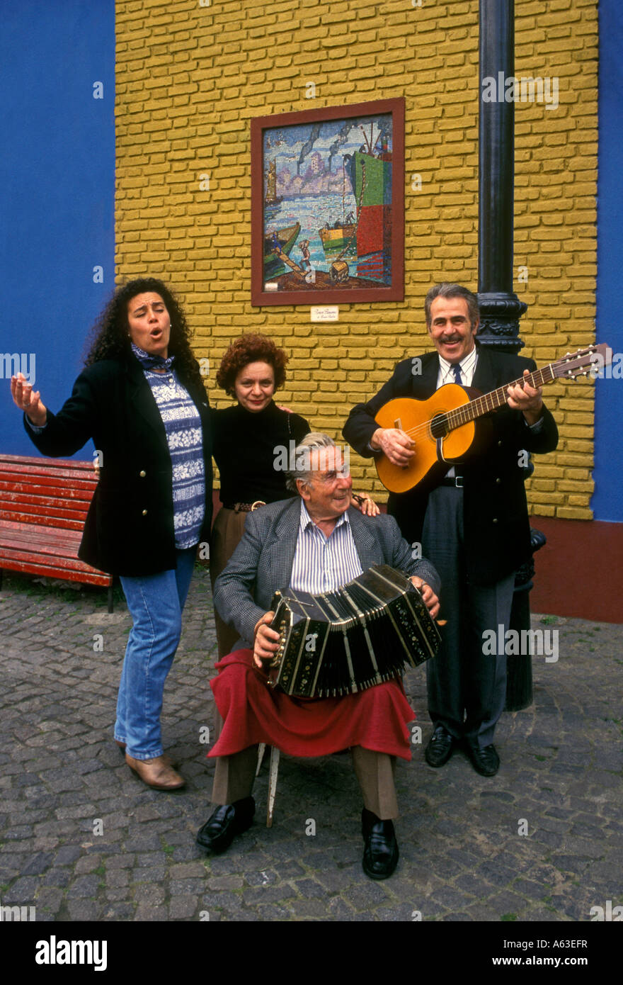 Tango Sänger, Musiker, Caminito Straße, Calle La Boca, Caminito, Stadtteil La Boca, Buenos Aires, Provinz Buenos Aires, Argentinien, Südamerika Stockfoto