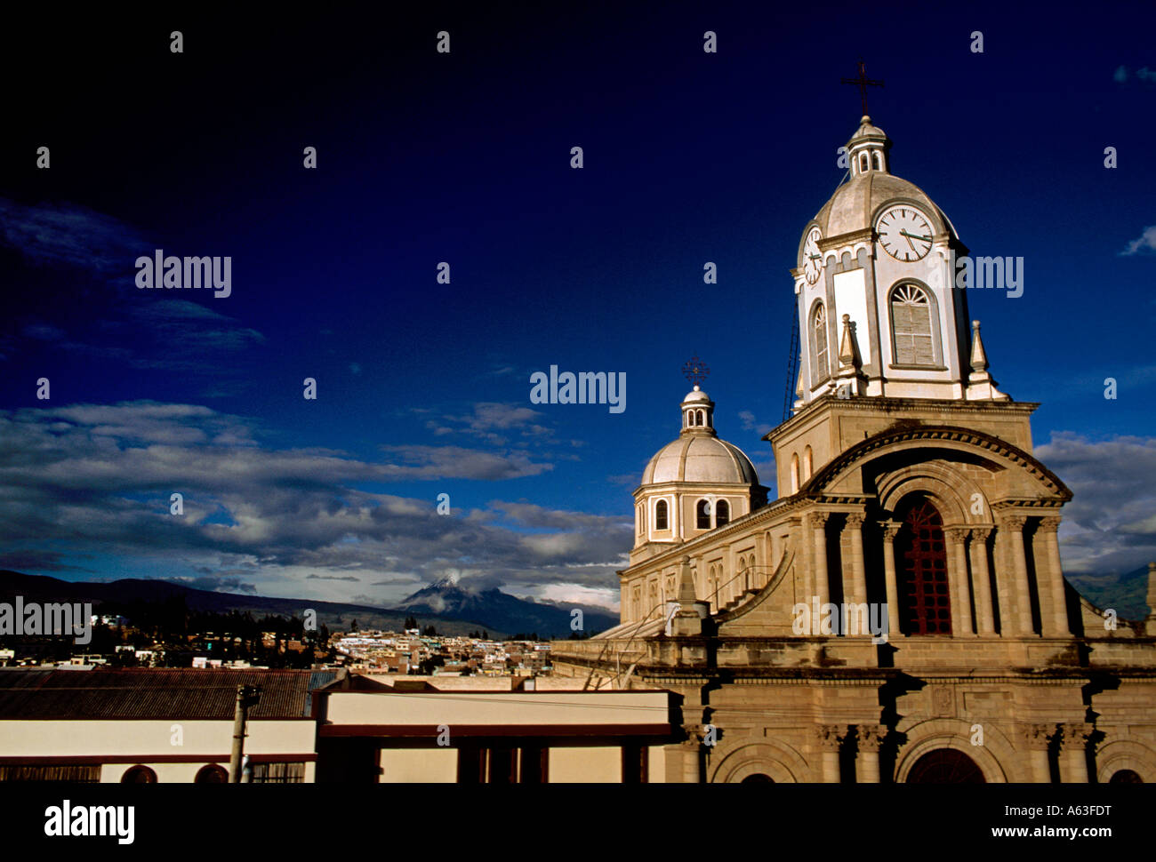 Kirche San Antonio in der Stadt von Riobamba Chimborazo Provinz Ecuador Südamerika Stockfoto
