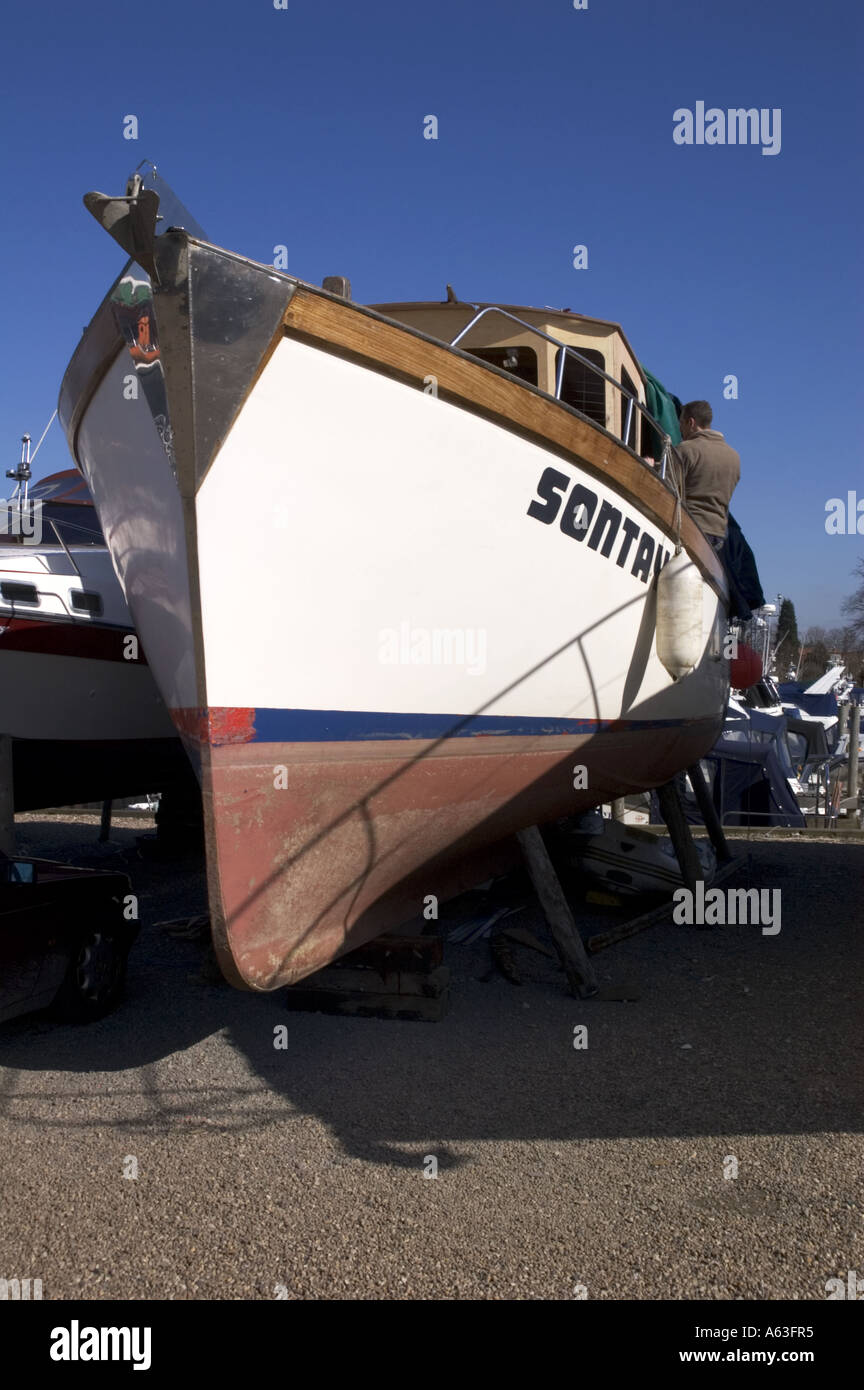 Boot im Trockendock in Newark Marina Nottinghamshire Stockfoto