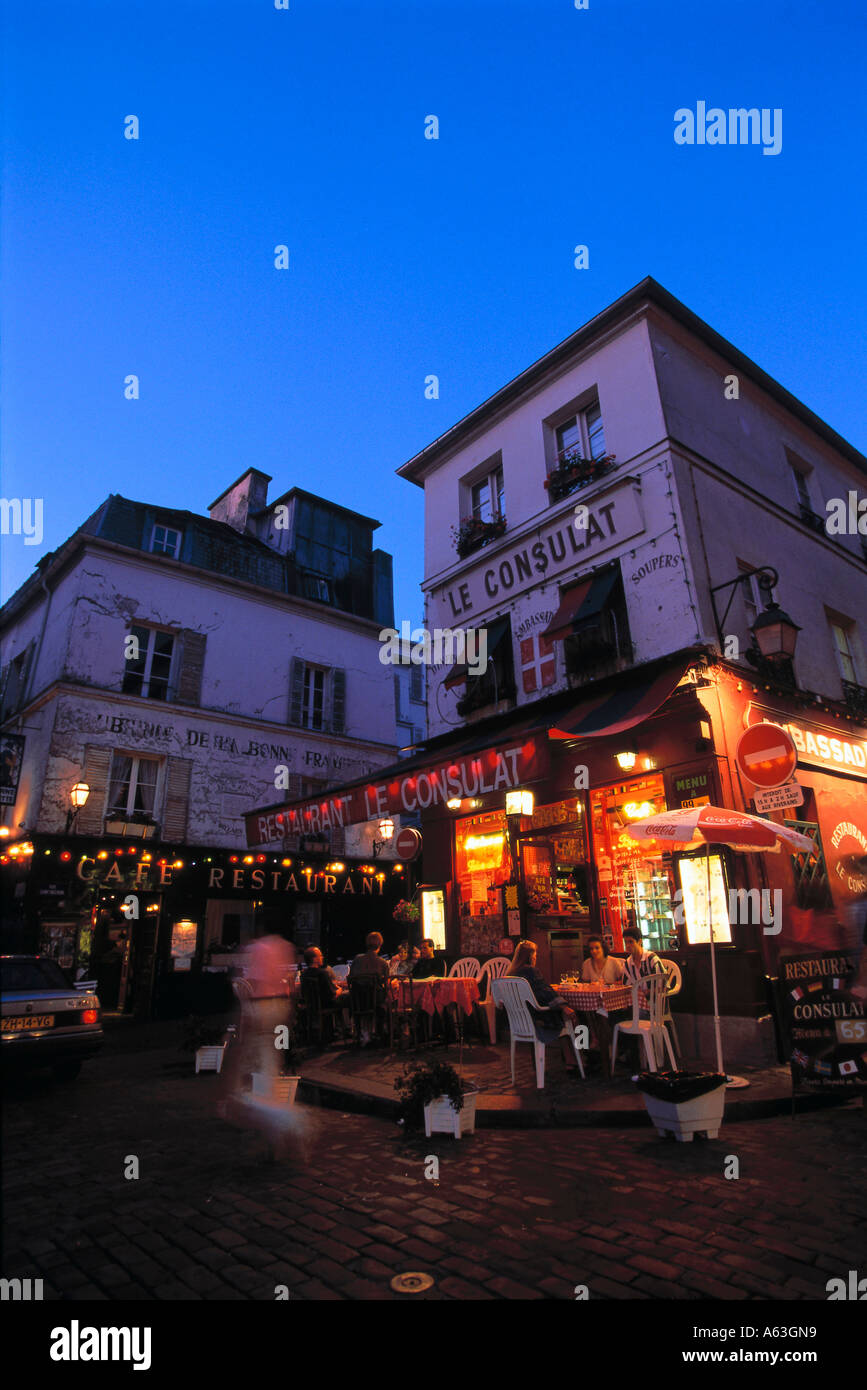 Menschen am Bürgersteig Café, Montmartre, Paris, Frankreich Stockfoto