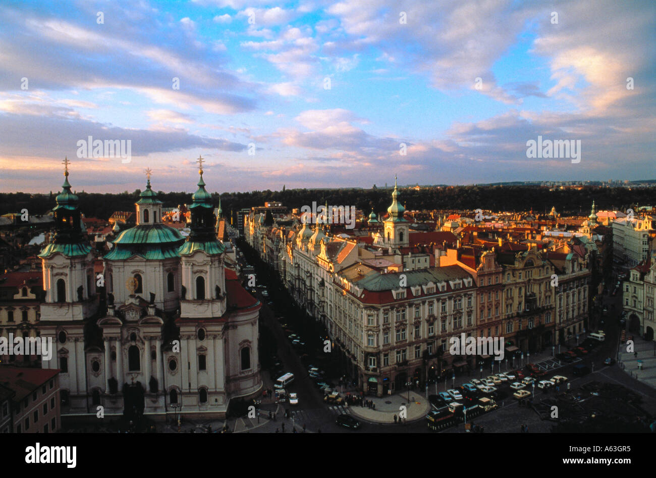 Erhöhte Ansicht von Gebäuden in der Stadt, St. Nicholas Cathedral, Old Town, Prag, Tschechische Republik Stockfoto