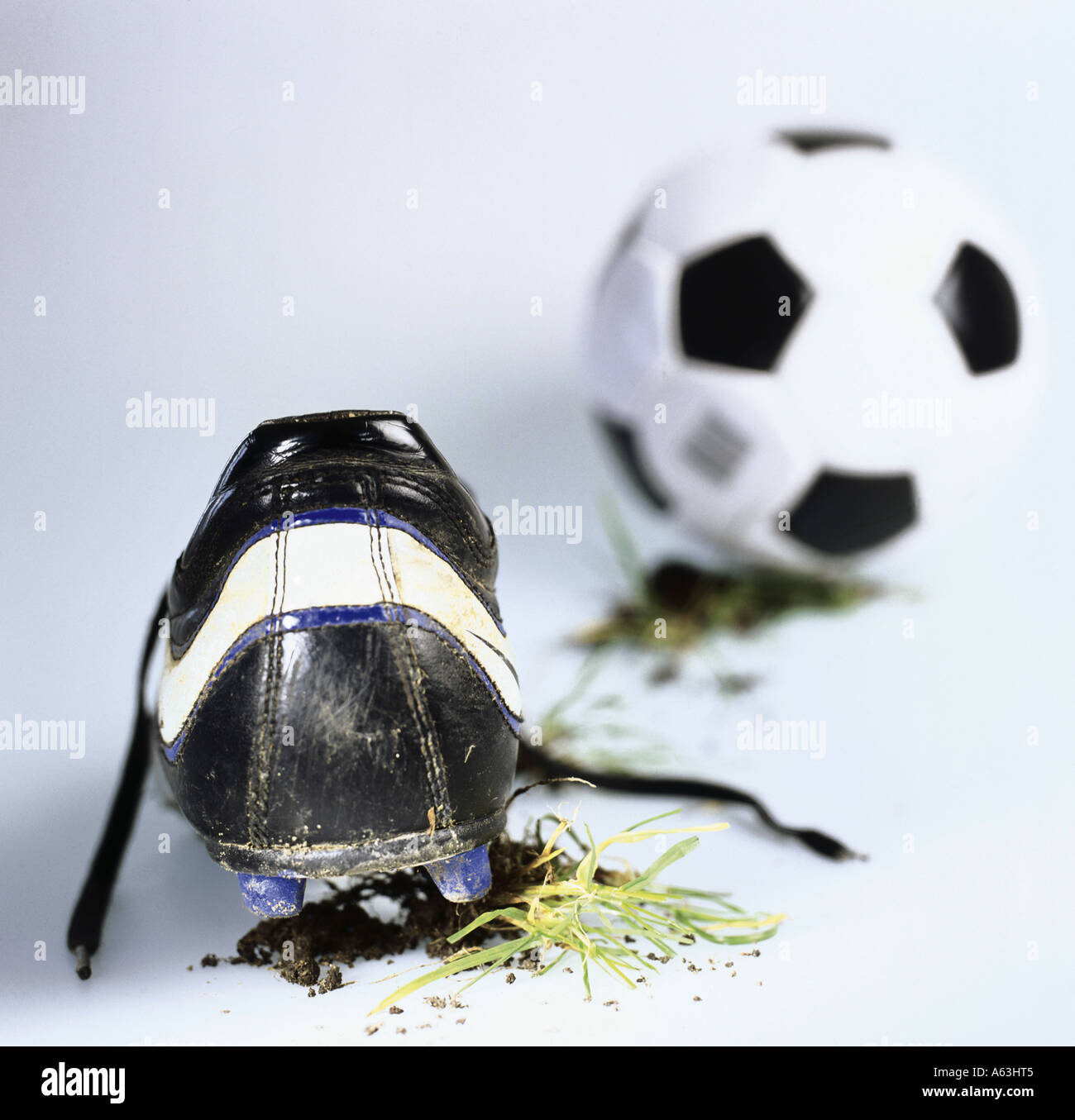 Nahaufnahme des Fußballschuh und ball Stockfoto