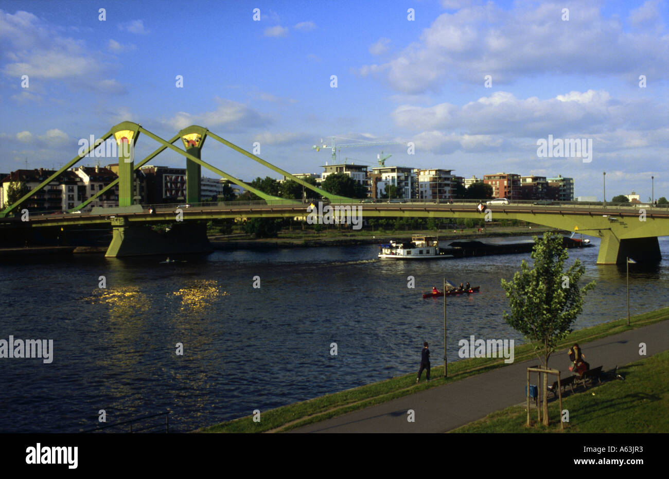 Brücke über den River, Mains, Floesserbruecke Brücke, Frankfurt, Hessen, Deutschland Stockfoto