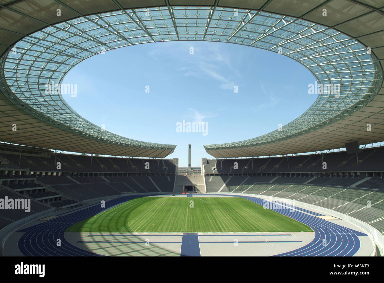 Leeren Sie Fußball Stadion, Olympiastadion, Berlin, Deutschland Stockfoto