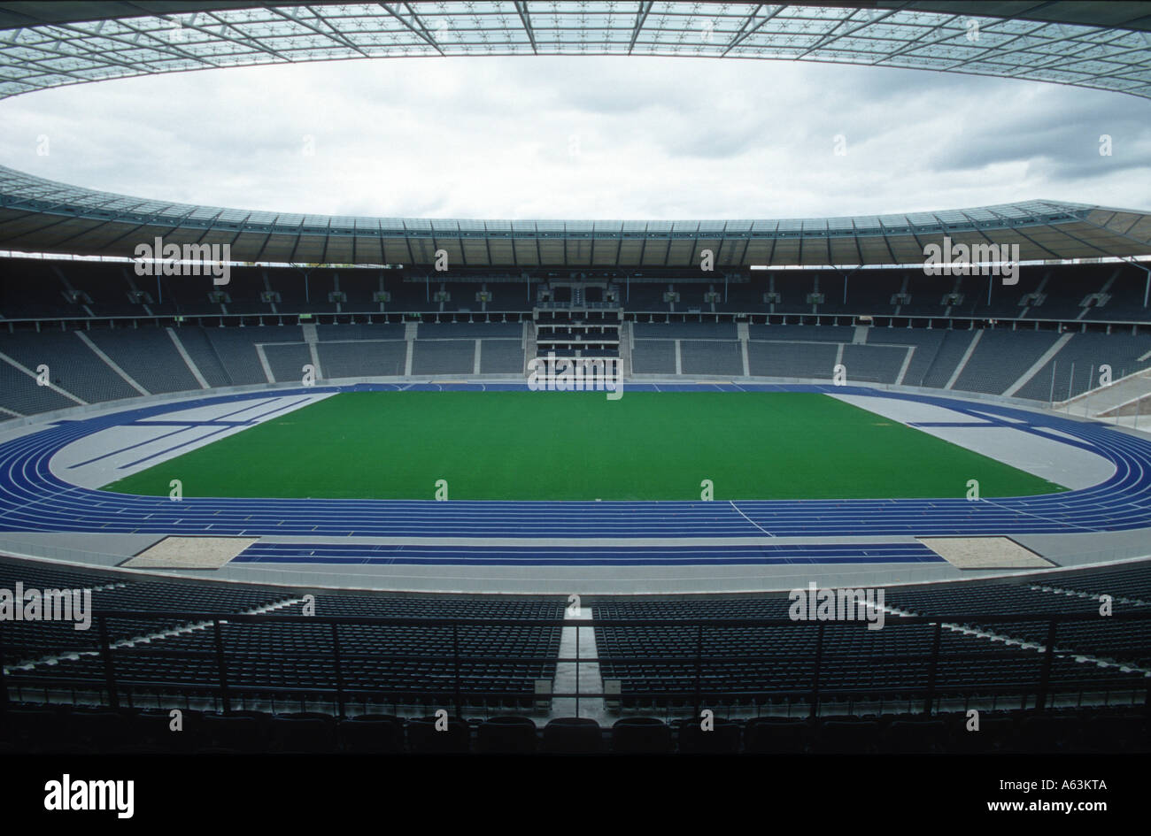 Leeren Sie Fußball Stadion, Olympiastadion, Berlin, Deutschland Stockfoto