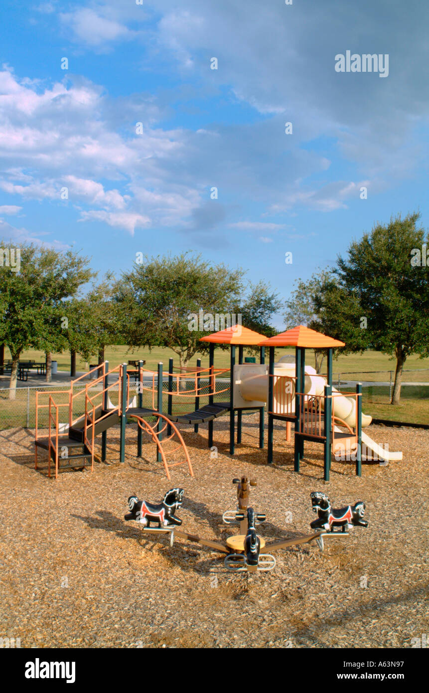 öffentlicher Park Spielplatz Tennispl parks Stockfoto
