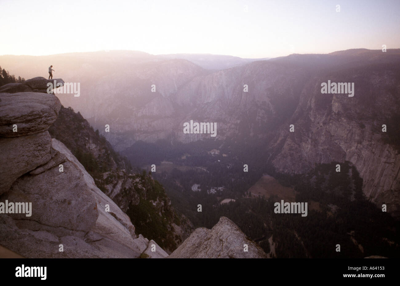 Blick auf das Yosemite Tal vom Glacier Point bei Sonnenuntergang, Kalifornien, USA Stockfoto