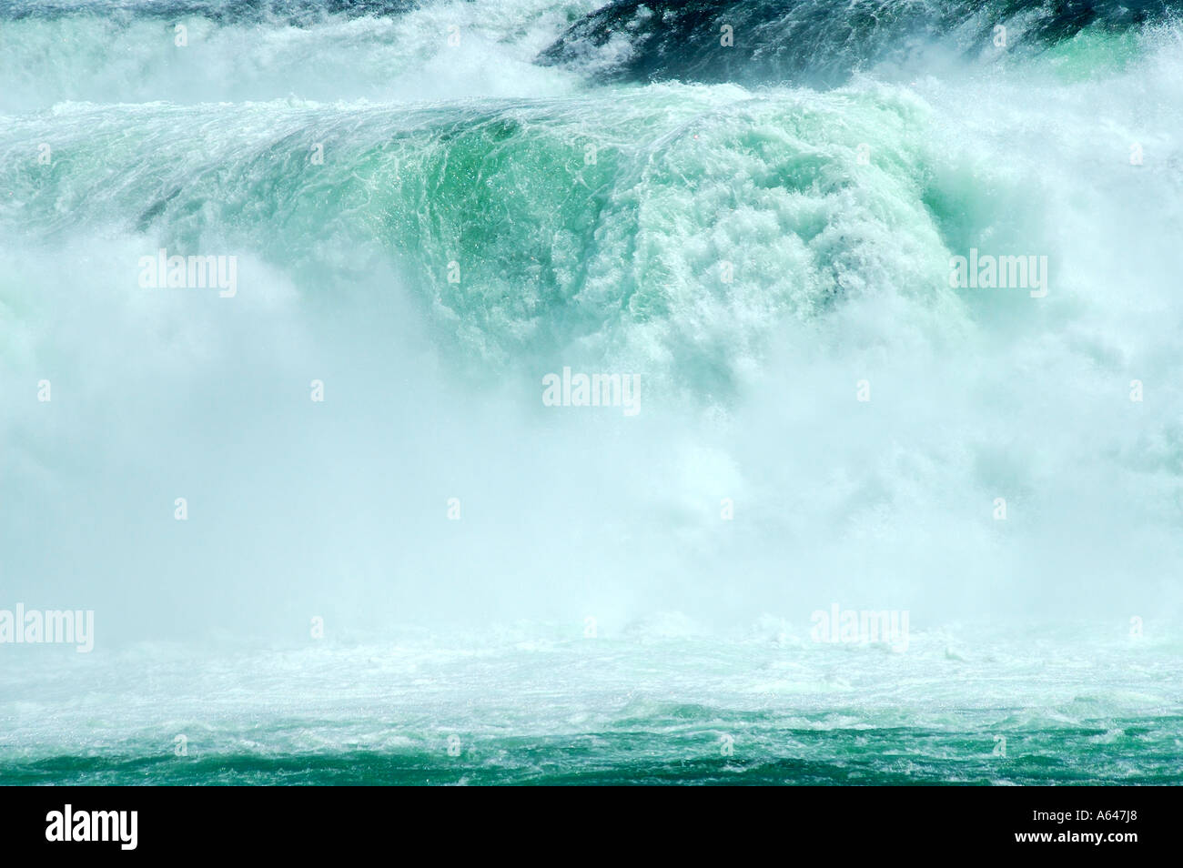 Tosenden Wasserfall der Rhein fällt Neuhausen Schweiz Stockfoto