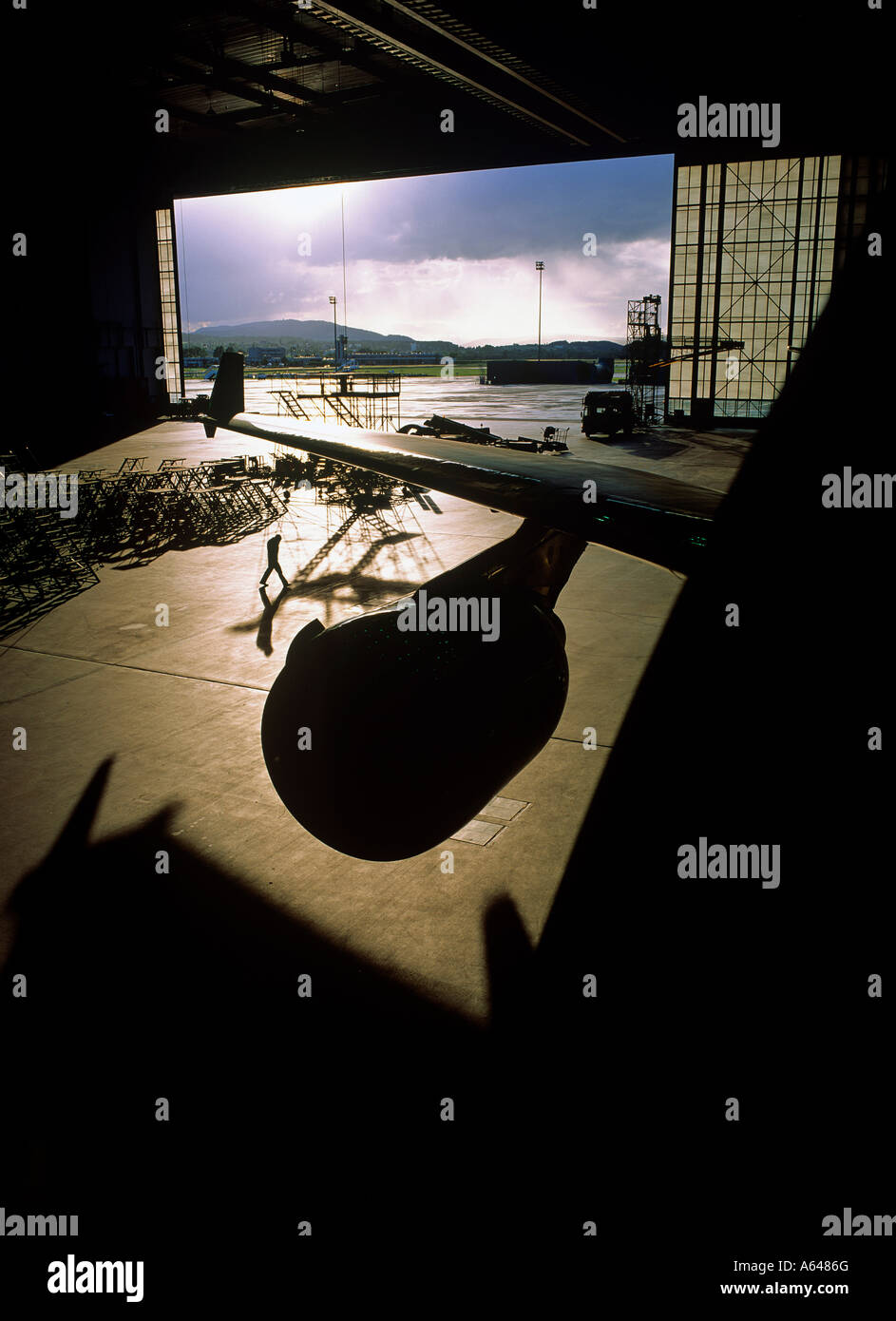 Jet-Engine von Flugzeug-Wartungshalle Stockfoto