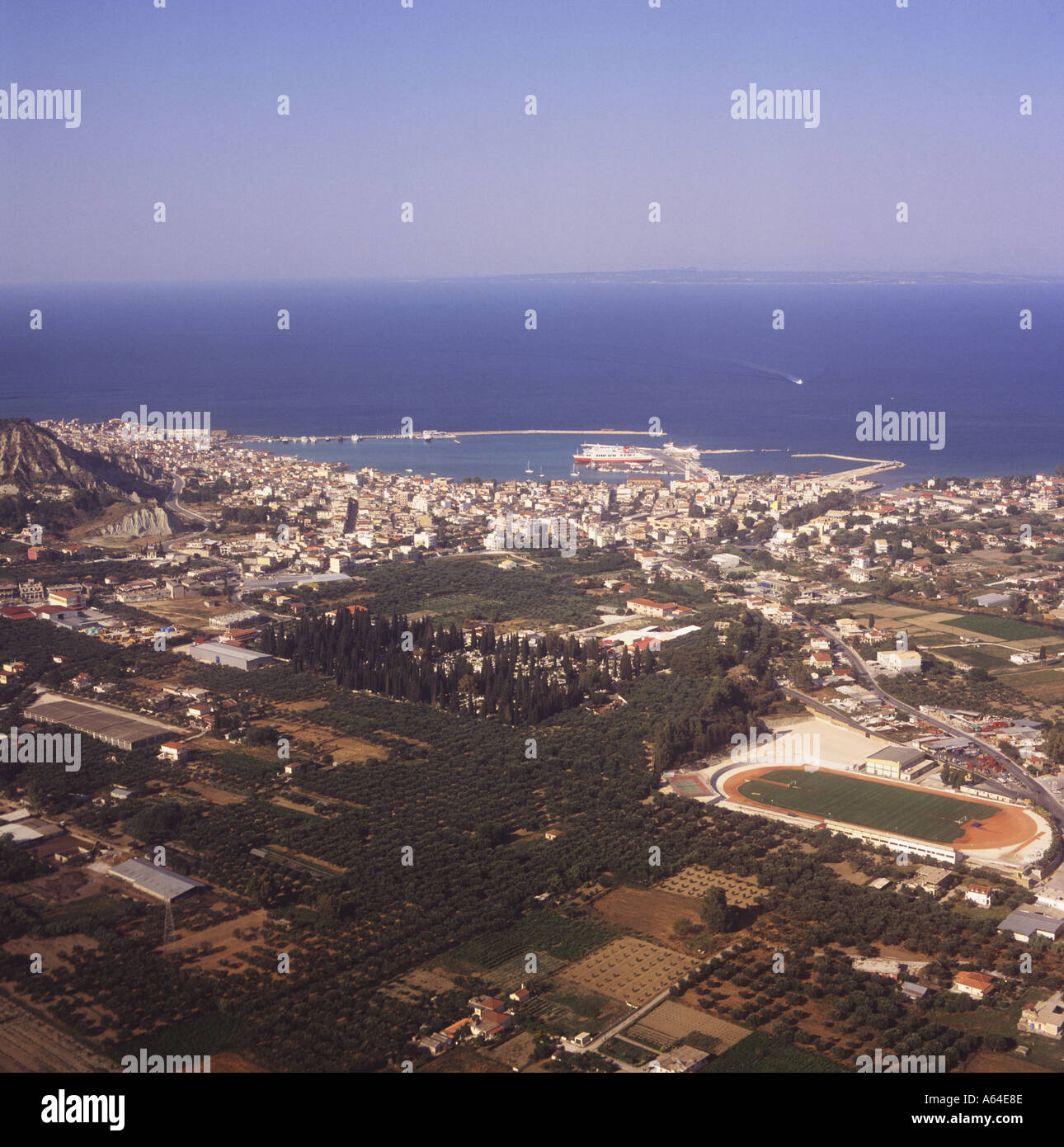 Luftbild Norden hinunter über Zakynthos-Stadt und Hafen Nord Küste von Zakynthos Insel der griechischen Inseln Griechenland Stockfoto