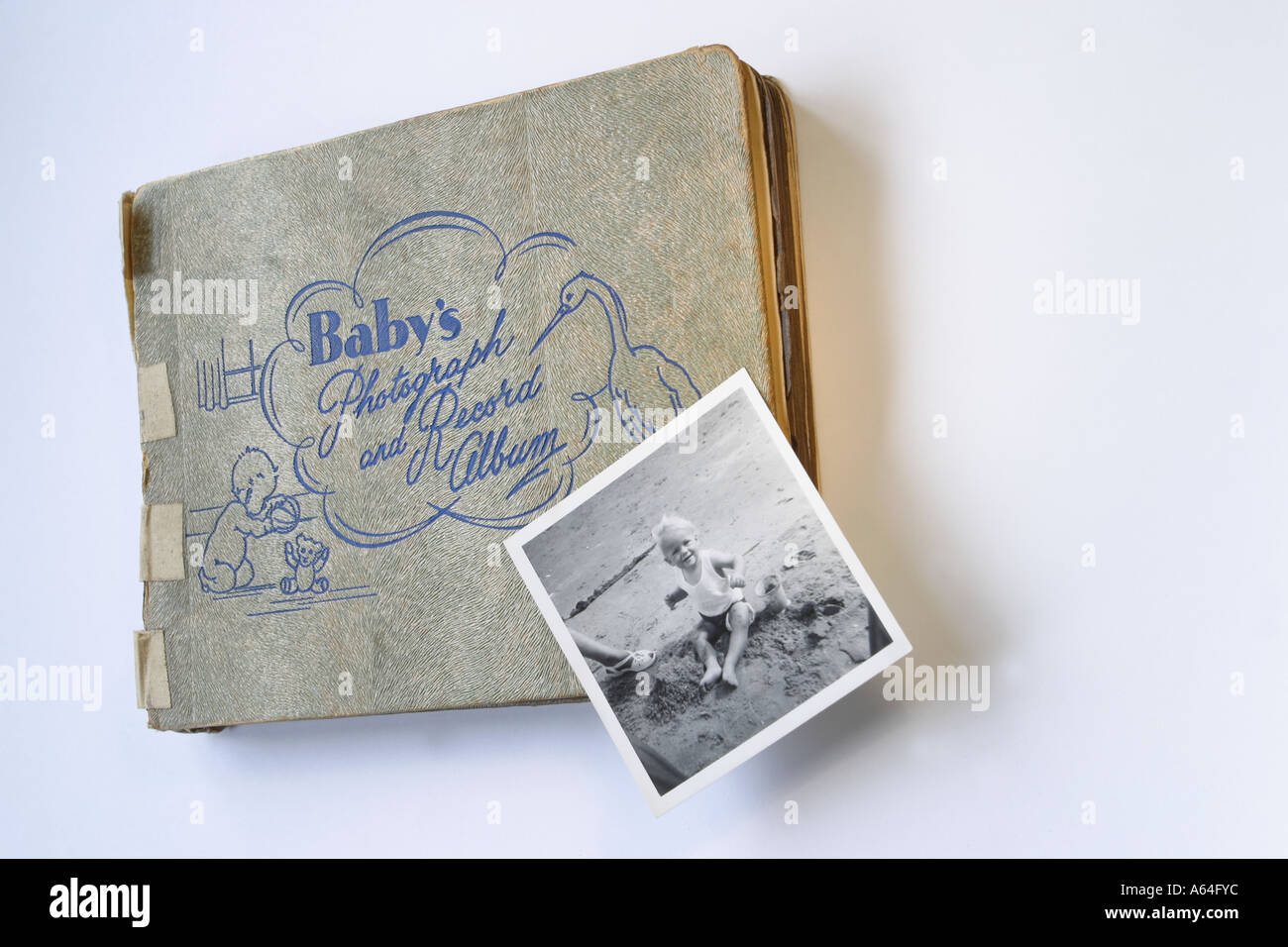 Baby-Foto-Album aus den sechziger Jahren der 1960er Jahre Stockfoto