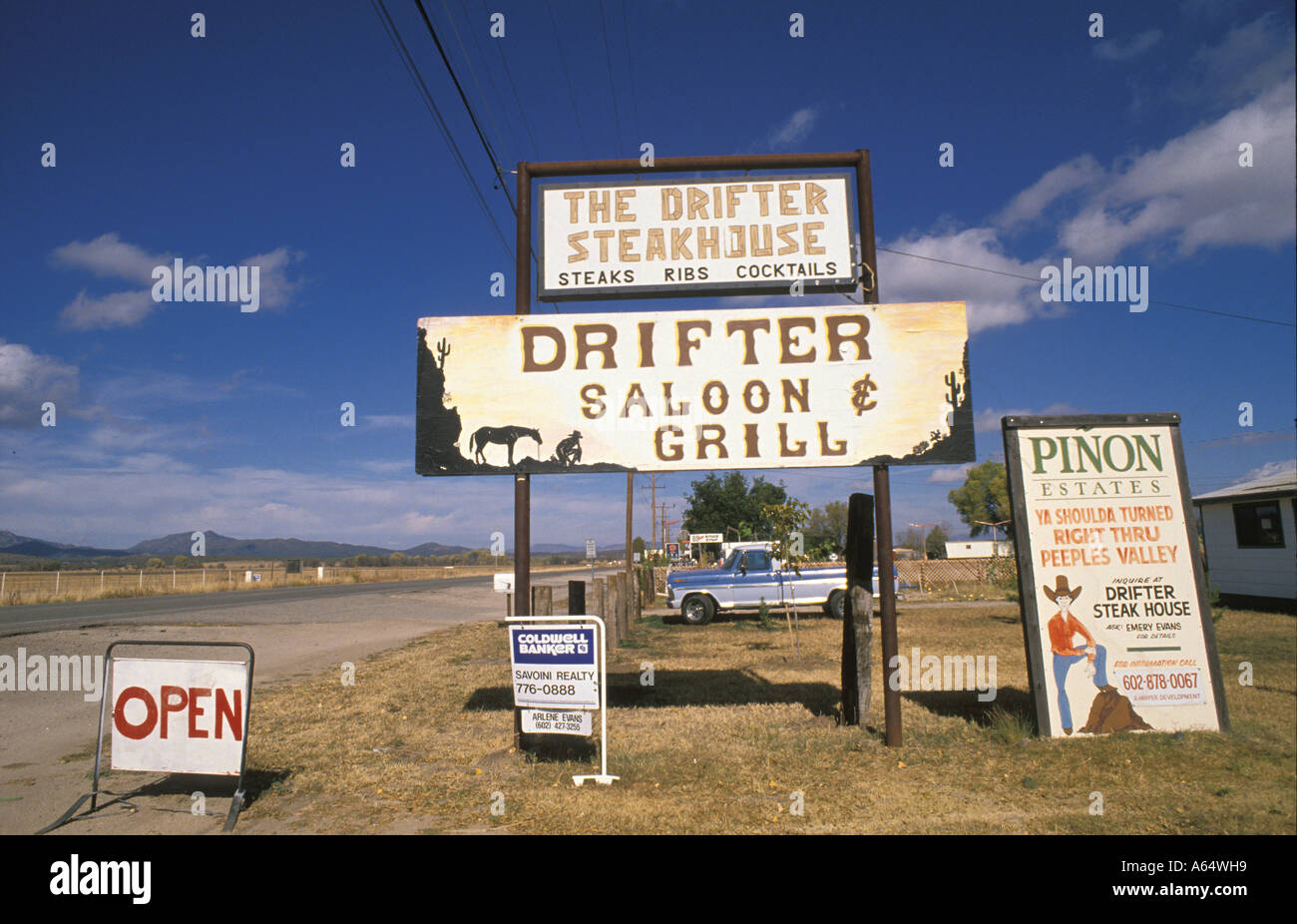 Truckstop Straßenrand Schilder Arizona USA Stockfoto