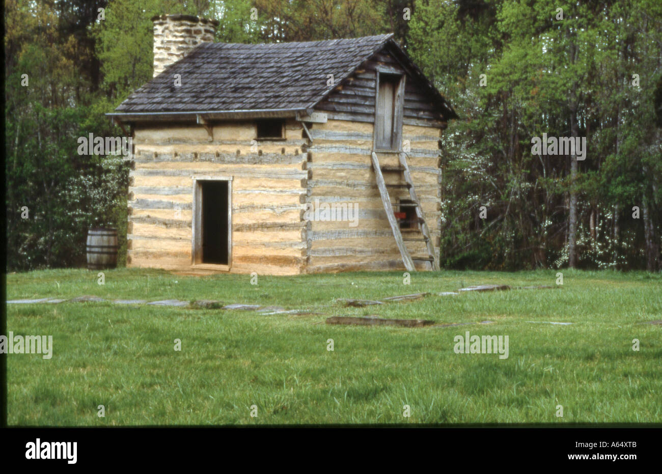 Slave Kabine Geburtsort des afrikanischen amerikanischen Erzieher Booker T Washington auf der Burroughs Tabak Plantage in Virginia. Foto Stockfoto