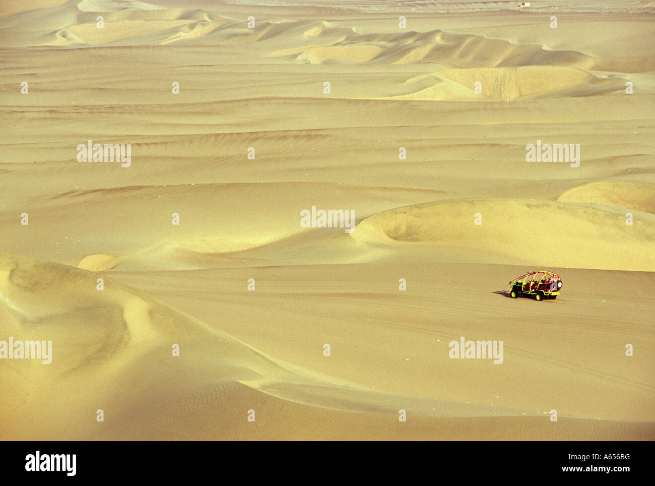 Dune Buggy Köpfe, inmitten der Sanddünen in der Nähe von Huacachina in Südperu Stockfoto