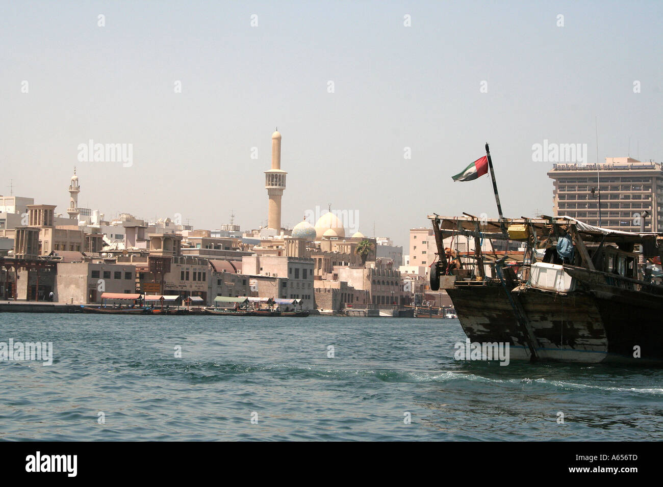 Dubai Creek: Persische Dhaus am Dock, Vereinigte Arabische Emirate, Vereinigte Arabische Emirate Stockfoto