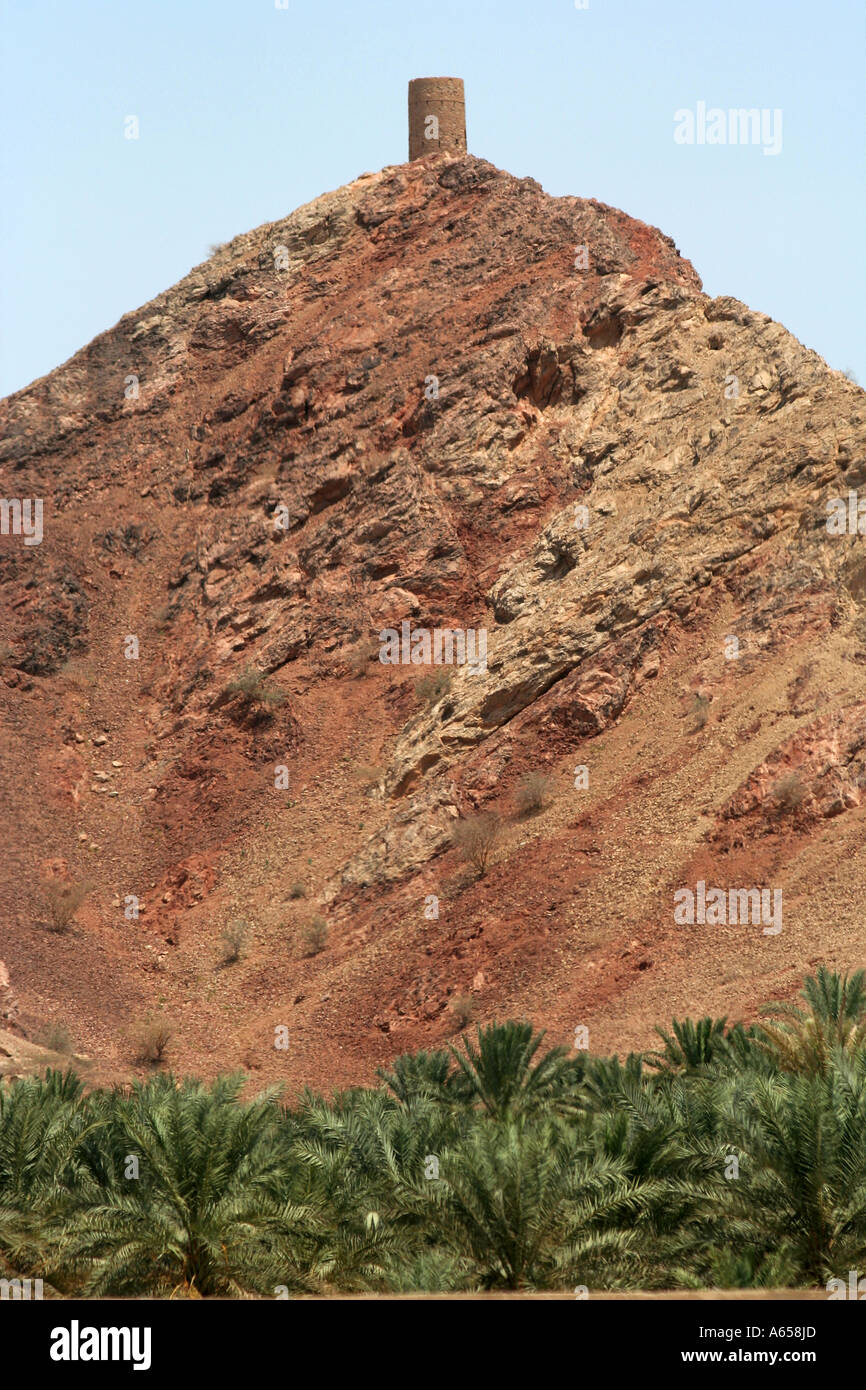 Nizwa, Oman, Wachturm auf einem Berg Stockfoto