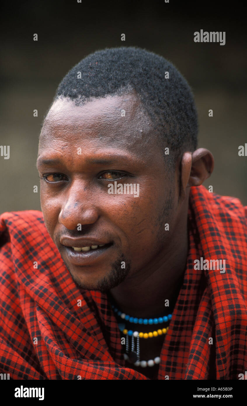 Maasai Mann mit gefalteten Ohren Longido, Tansania Stockfoto