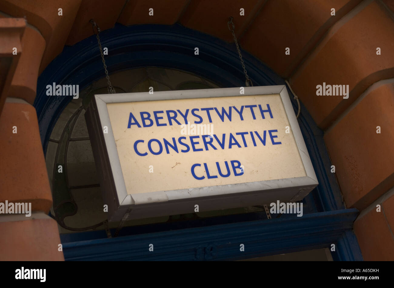 Aberystwyth konservative Club außen beleuchtet Zeichen Wales UK Stockfoto