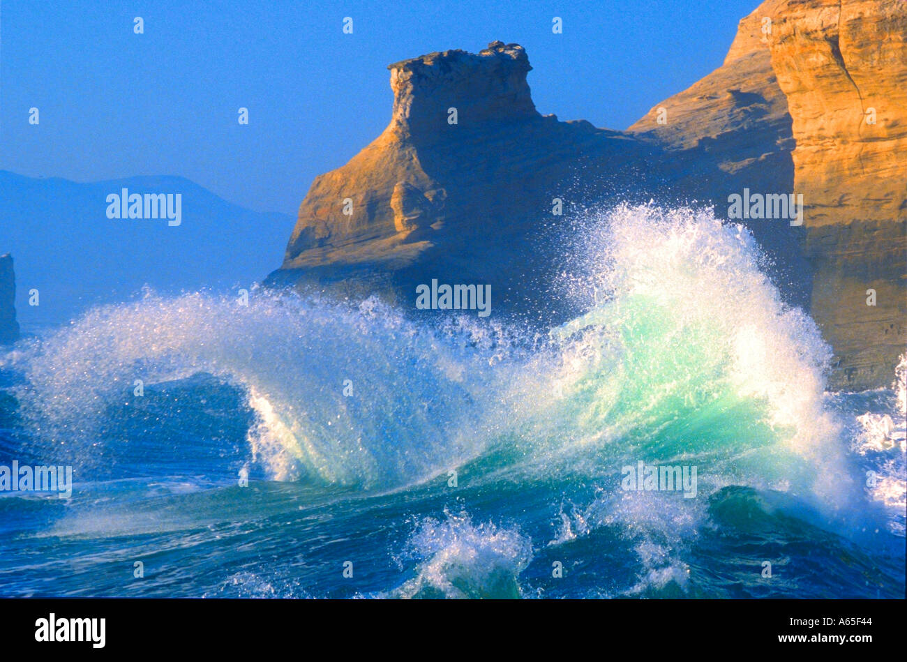 Riesige Wellen Pfund Cape Kiwanda Oregon USA Stockfoto