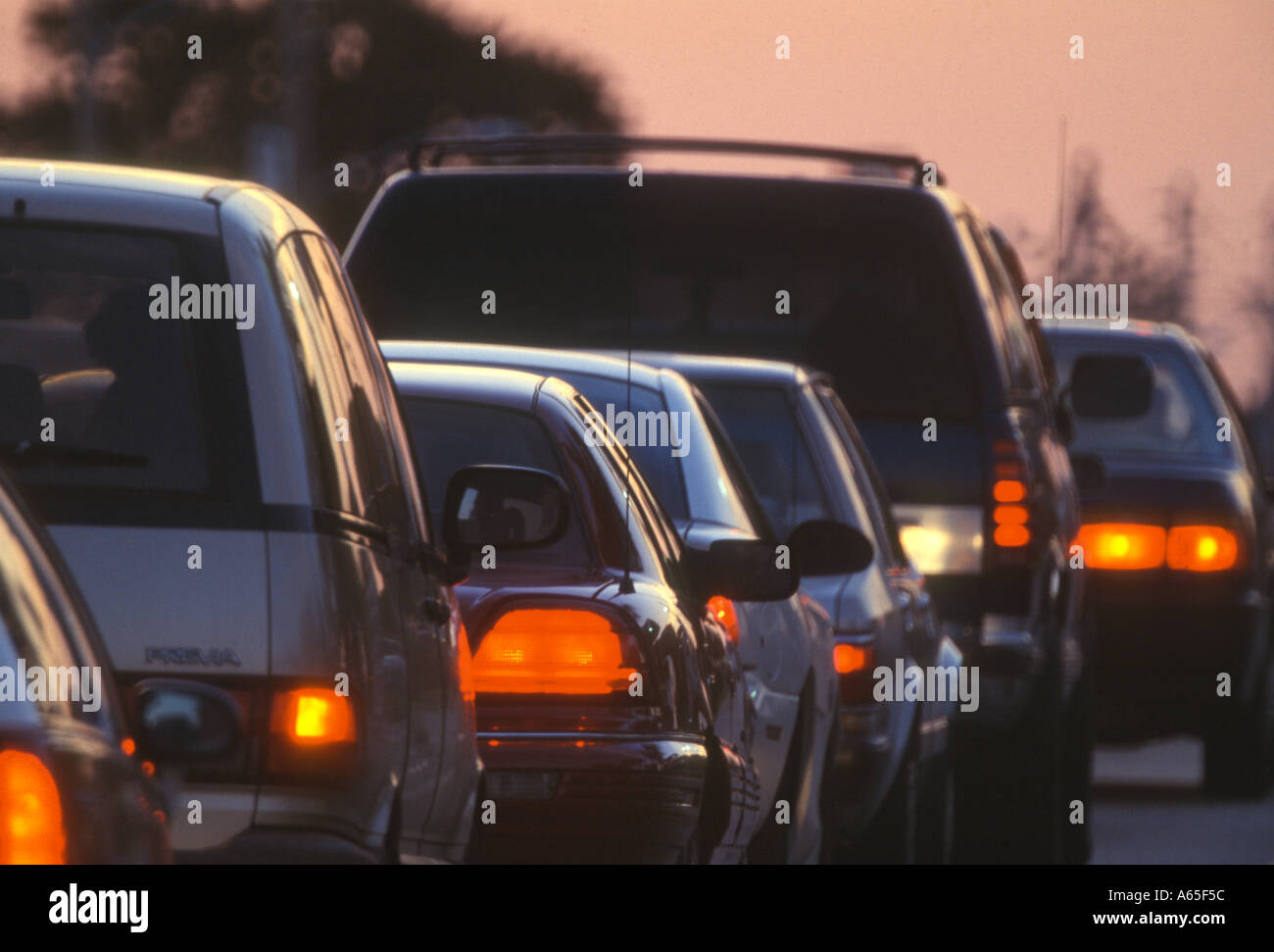 Autos im Verkehr Stau Dämmerung Stockfoto
