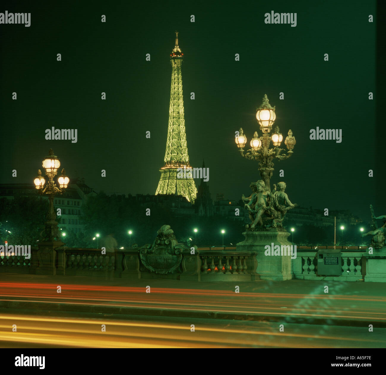 Eiffelturm in der Nacht Paris Frankreich Stockfoto